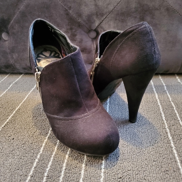 Like new!  Fergalicious heeled ankle boots - Picture 6 of 6